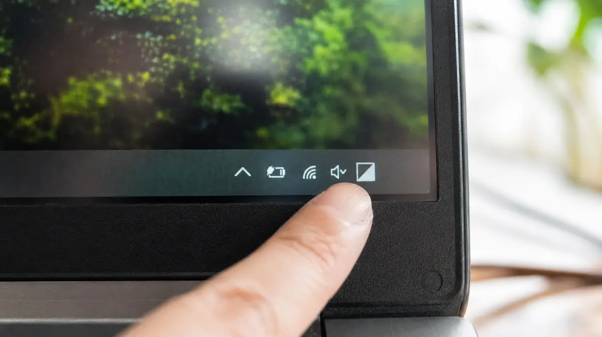 画面右下の入力モードが「あ」か「A」かを確認します